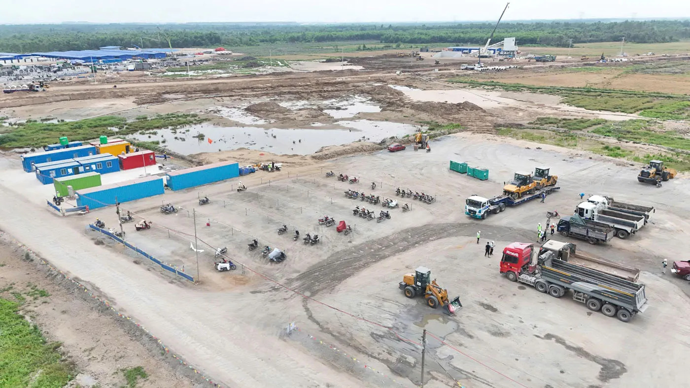 Có nên đầu tư Vinhomes Hóc Môn năm 2026? 2 Tiến độ thực tế dự án Vinhomes Saigon Park
